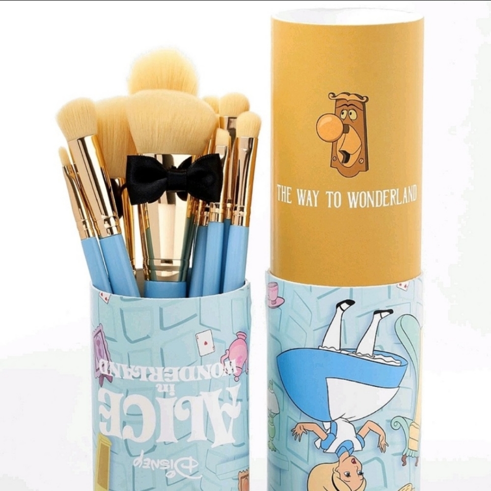 Alice in Wonderland 10 Piece Brush Set - Picture 3 of 16